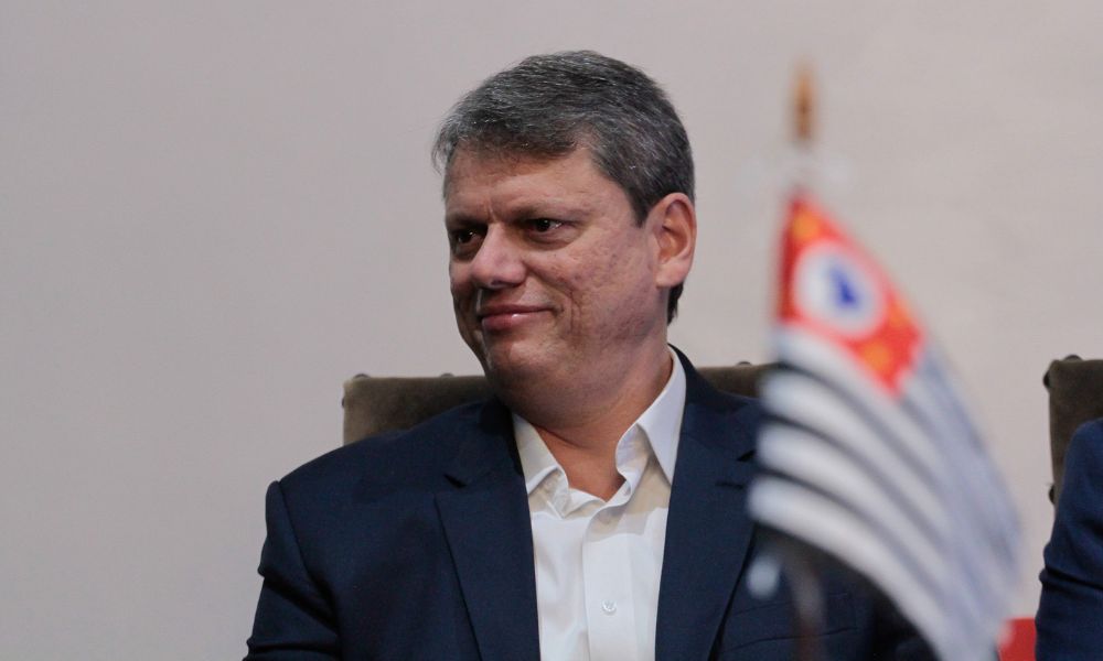 ABERT repudia decisão do Athlético-PR de cobrar as rádios para