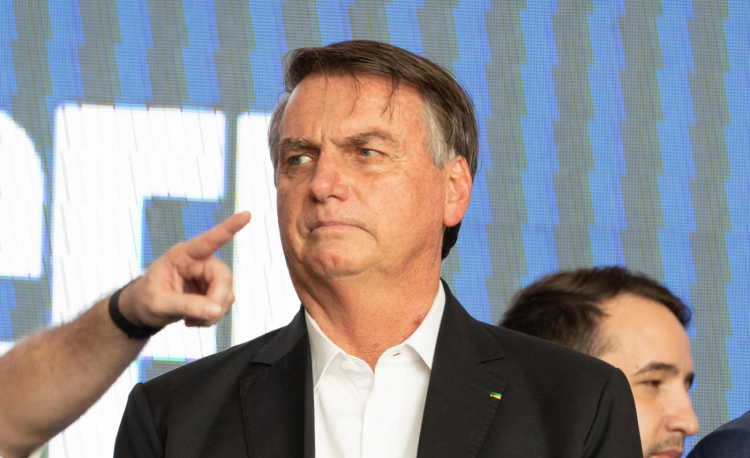 Bolsonaro descarta ida a manifestações e pede foco na CPMI: ‘Importante para nós’