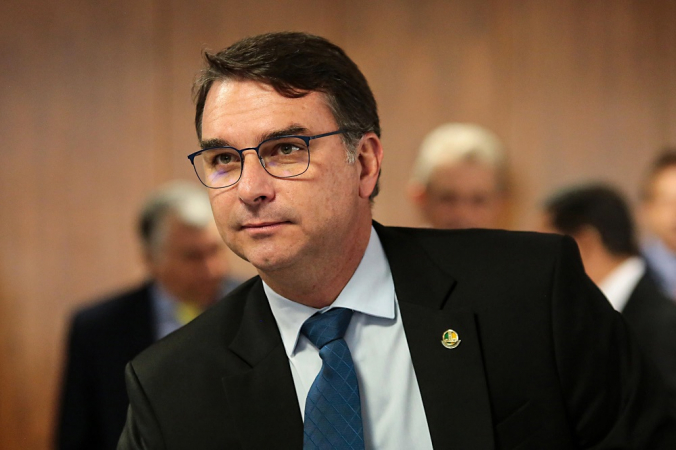 O senador Flávio Bolsonaro durante sessão na Comissão de Constituição e Justiça e de Cidadania