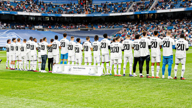 Vinicius Júnior recebeu homenagens no primeiro jogo do Real Madrid após novo caso de racismo