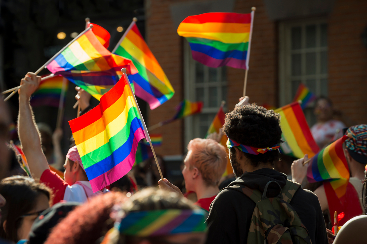 Há procedimentos de reprodução assistida disponíveis para gays, lésbicas e transgêneros 