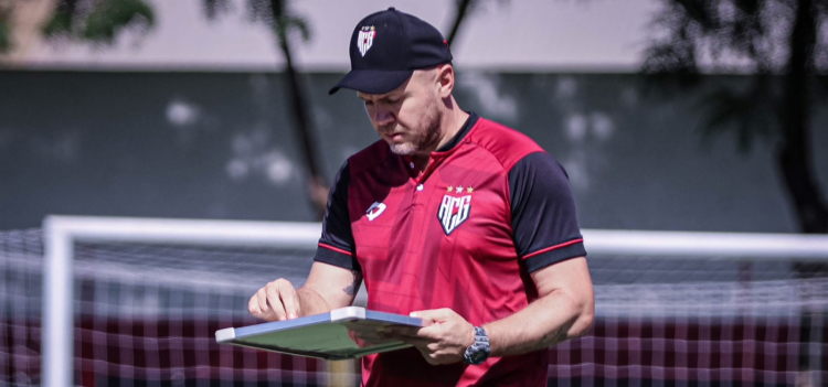 Mozart não é mais o técnico do Atlético-GO