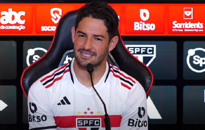 Alexandre Pato foi apresentado como novo reforço do São Paulo