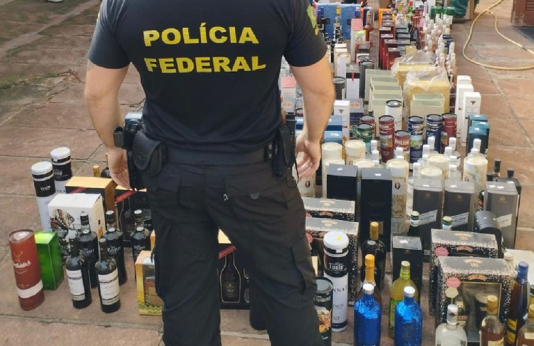 PF apreende bebidas importadas ilegalmente em Porto Alegre