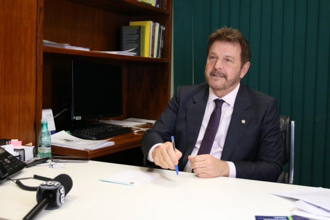 deputado federal Alberto Mourão, concede entrevista no seu gabinete na Câmara dos Deputados