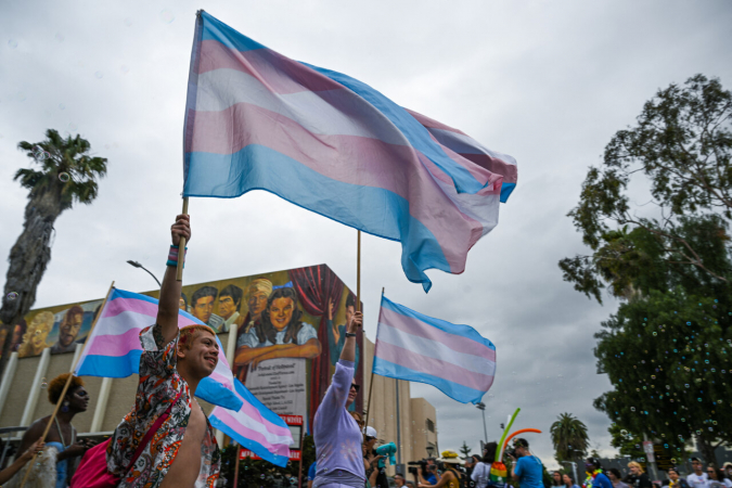 parada do orgulho lgbtqia+ em los angeles