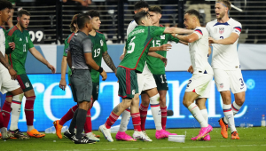 Jogo entre EUA e México terminou com confusão e homofobia nas arquibancadas