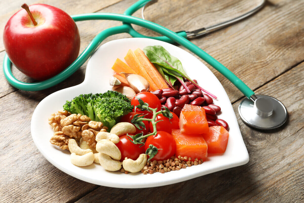 Alimentação associada a hábitos de vida saudáveis ajuda a reduzir a pressão alta 