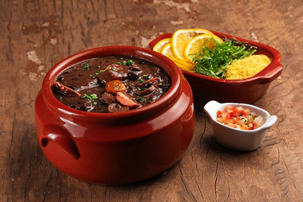 3 Receitas De Feijoada Vegana Para Os Dias Frios | Jovem Pan