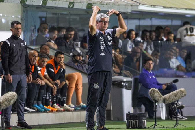 Odair Hellmann foi demitido do Santos após a derrota para o Corinthians