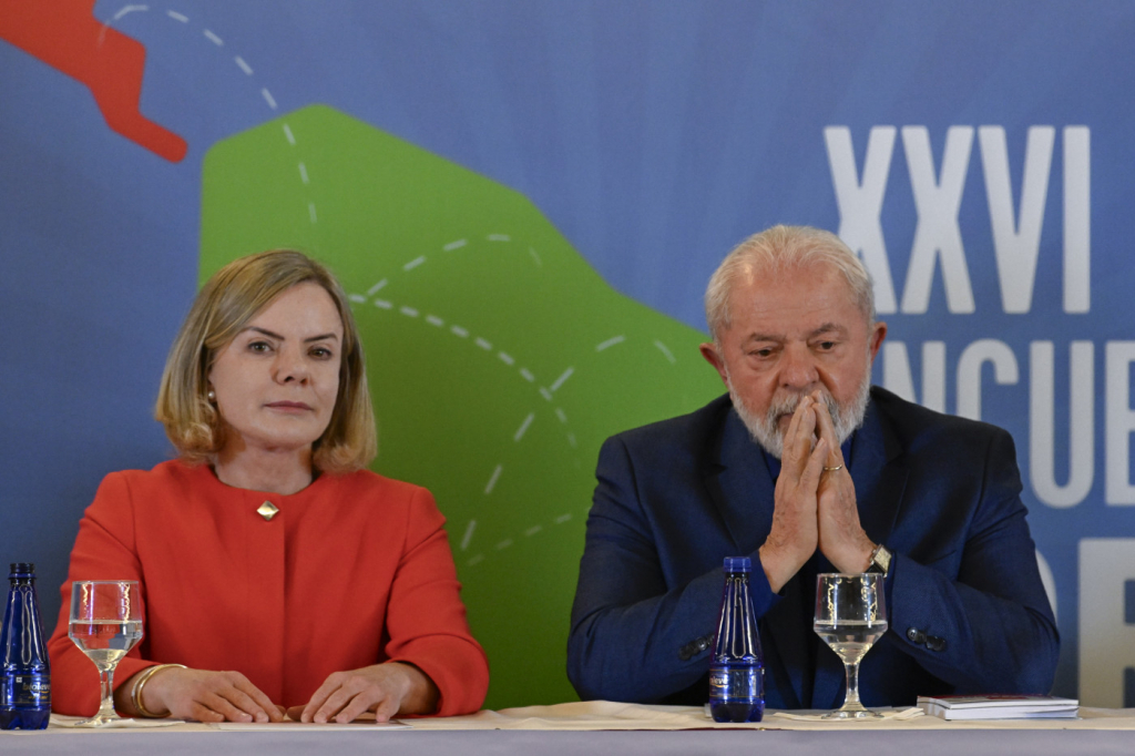 Após Motta enviar à CCJ, Governo Lula ainda estuda enviar projeto próprio sobre fim da escala 6×1