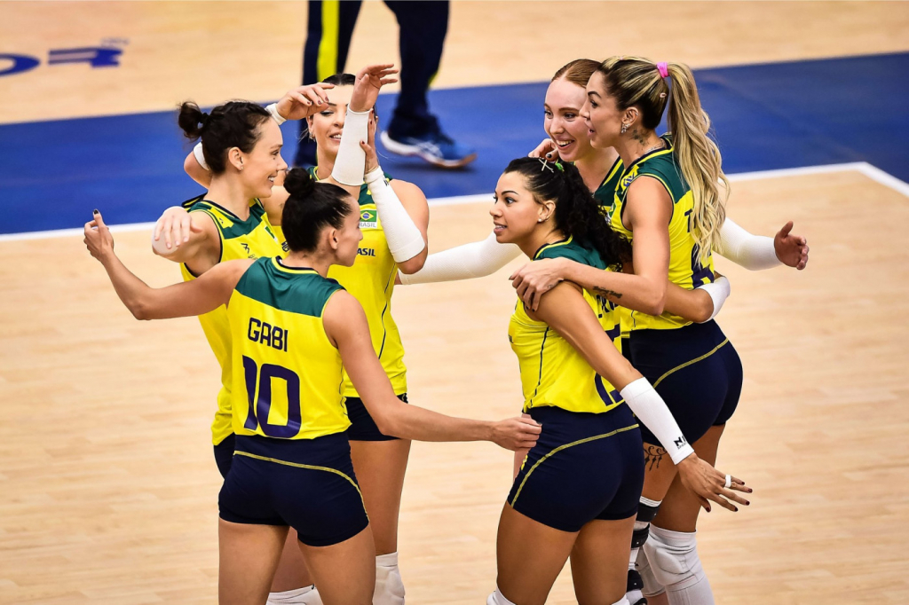 Em jogo eletrizante, Brasil vence Itália no tie-break e sobe na