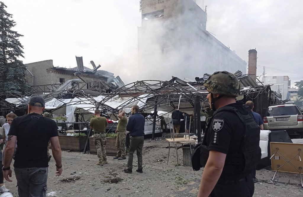 Un ataque a un restaurante en Ucrania deja al menos 10 muertos y 60 heridos