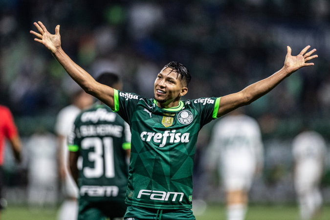 Palmeiras vence o Coritiba e encerra série de quatro jogos com