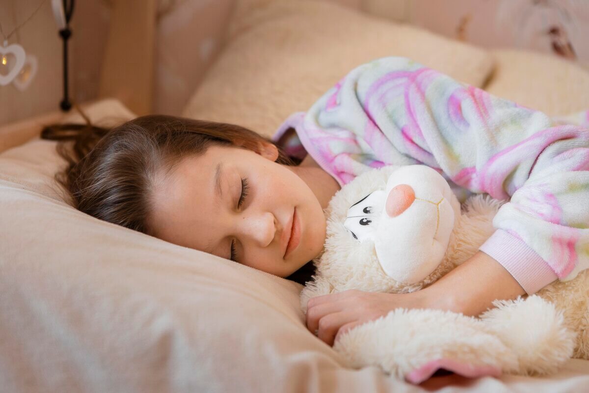 Melatonina ajuda as crianças a dormirem, mas deve ser utilizada por curto período 
