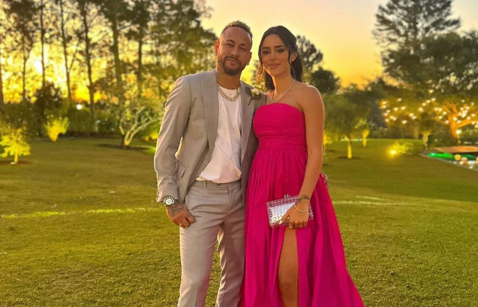 Neymar ao lado de Bruna Biancardi em casamento