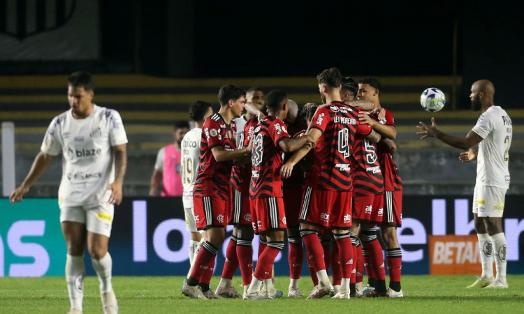 Flamengo sua para vencer o estraçalhado Santos na Vila vazia - 25