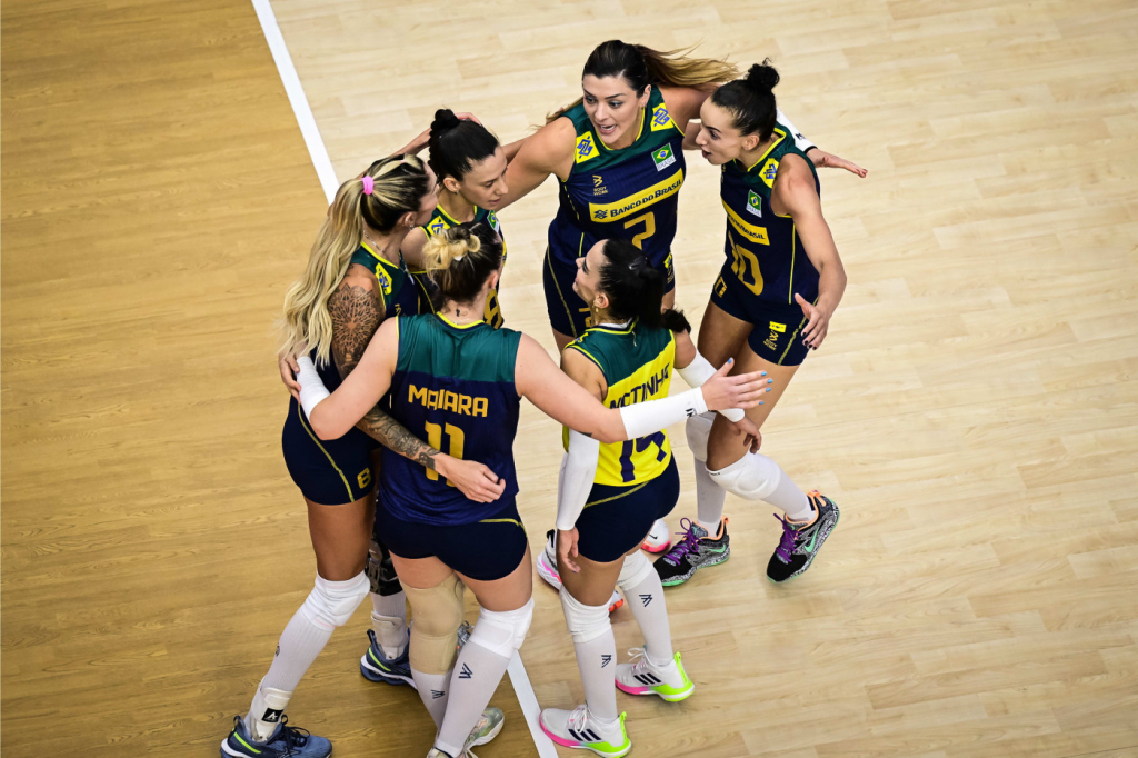 Seleção brasileira feminina de vôlei vence Itália e vai à final do