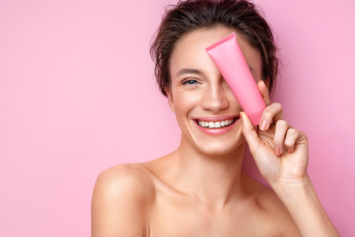 Substâncias químicas da formulação de cosméticos podem prejudicar a saúde da pele 