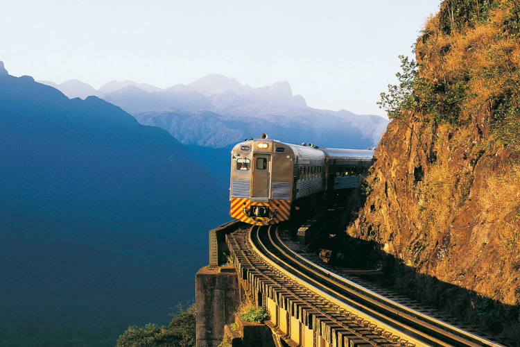 Veja roteiro de passeio de trem na Serra do Mar Paranaense