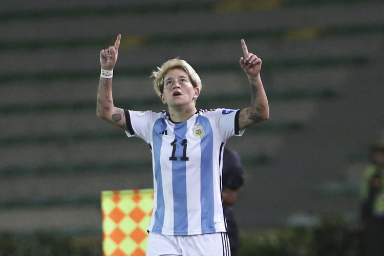 Jogadora da Argentina recebe críticas por ter tatuagem de CR7 e desabafa: ‘Não posso ter um ídolo?’ 1 000 32fp4kp