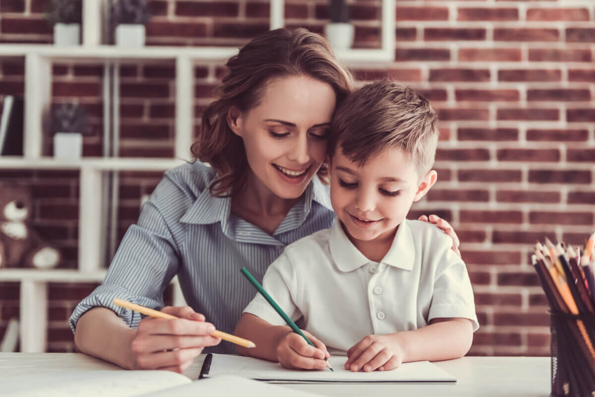 Lição de casa favorece o relacionamento com os filhos 