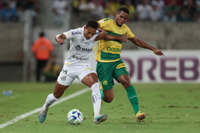 No primeiro jogo sem Luís Castro, Botafogo vence clássico contra o Vasco e  se mantém na liderança