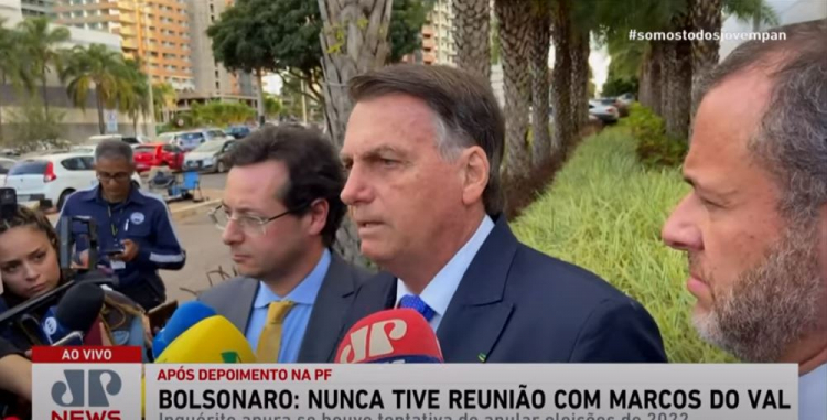 Coletiva de imprensa de Jair Bolsonaro