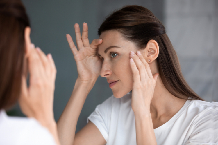 Conheça os efeitos da acne em diferentes fases da vida