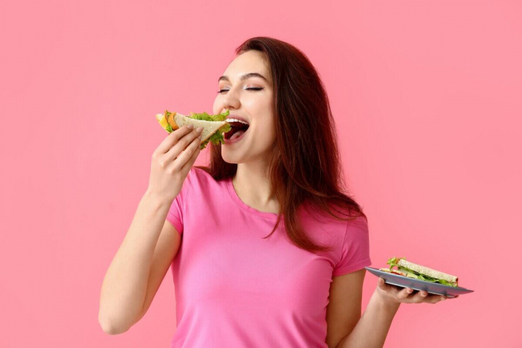 Descubra as causas da sensação de fome incessante