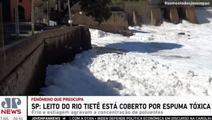 Rio Tietê forma espuma tóxica em cidades do interior de SP