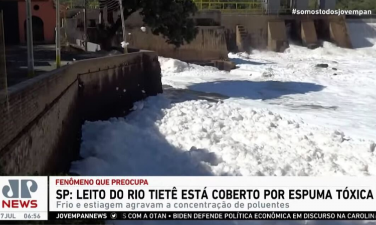 Rio Tietê forma espuma tóxica em cidades do interior de SP