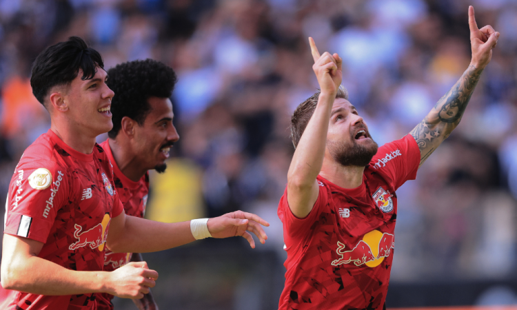 No primeiro jogo sem Luís Castro, Botafogo vence clássico contra o Vasco e  se mantém na liderança