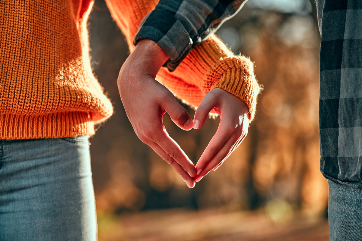 O amor surge nos momentos em que as pessoas se sentem mais fortes e invencíveis 