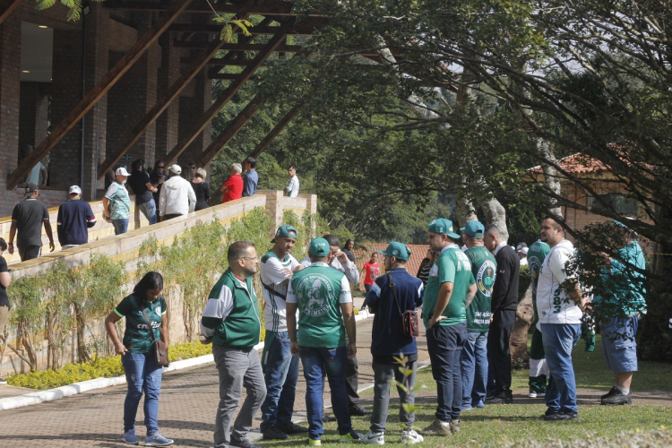 Torcedora do Palmeiras morta após confusão é velada em Embu das Artes (SP) 3 fup20230711112