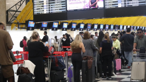 Aeroporto de Santa Catarina com filas