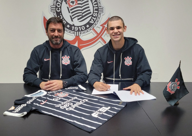 Gabriel Moscardo renovou com o Corinthians até julho de 2026