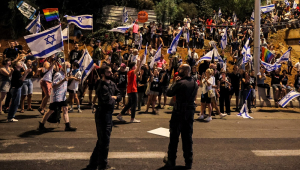 Milhares foram às ruas de Tel Aviv neste sábado