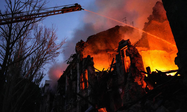 Prédio residencial foi atingido por explosões em Mikolaiv, na Ucrânia