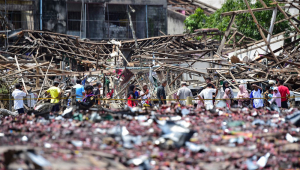 Casas e lojas também foram destruídas pela explosão em Sungai Kolok, na Tailândia