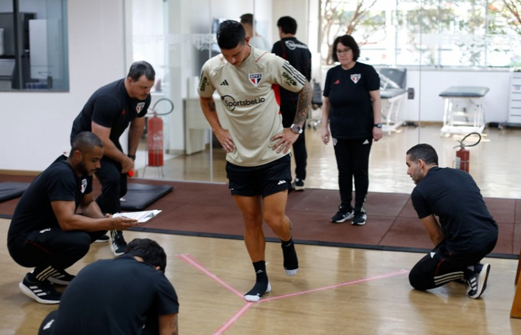 James Rodríguez passa por exames médicos e conhece CT do São Paulo