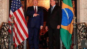 Jair Bolsonaro acompanhado do Senhor Presidente dos Estados Unidos Donald Trump, posam para fotografia