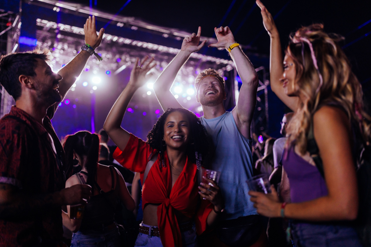 Além das performances musicais, o festival terá uma área com montanha-russa, mega drop, roda-gigante e tirolesa 