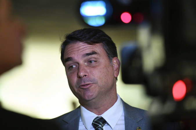 Senador Flávio Bolsonaro (PL-RJ) concede entrevista.