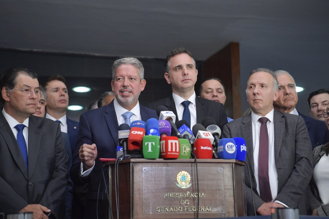 Arthur Lira, Rodrigo Pacheco e outros parlamentares em coletiva