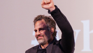 Mark Ruffalo vaza trecho de “Thor: Ragnarok” durante première