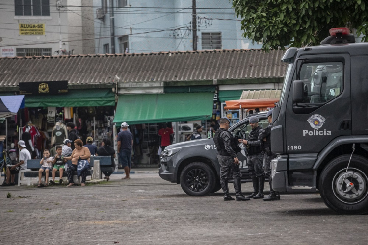 Operação Escudo: PM prende criminoso que mostrava fuzil no Guarujá
