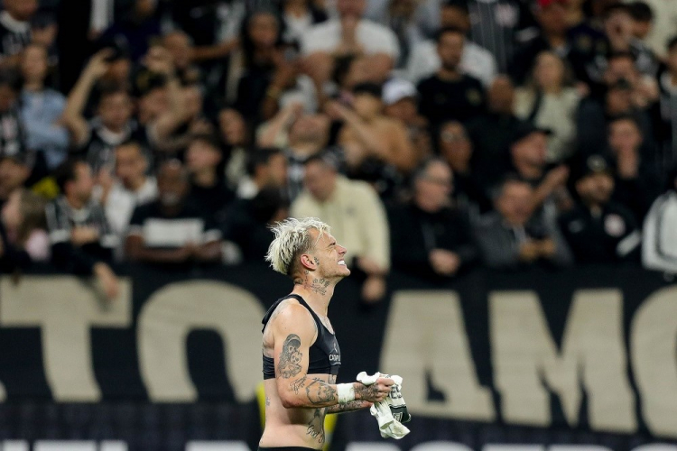 Mulher de Róger Guedes conta quanto o jogador recebeu da torcida do Corinthians via Pix