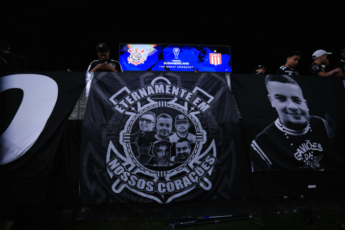 Em jogo da Sul Americana Corinthians faz homenagens a torcedores