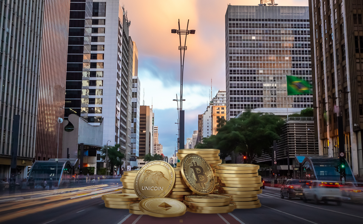 Moedas de Bitcoin e da Unicoin em reprodução gráfica da Avenida Paulista